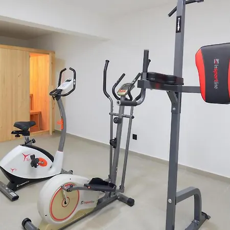 Lovely In With Sauna 마카르스카